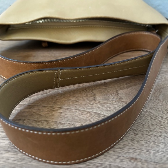 Vintage Coach Legacy Tan Leather Crossbody Bag with Silver Hardware - Picture 7 of 12